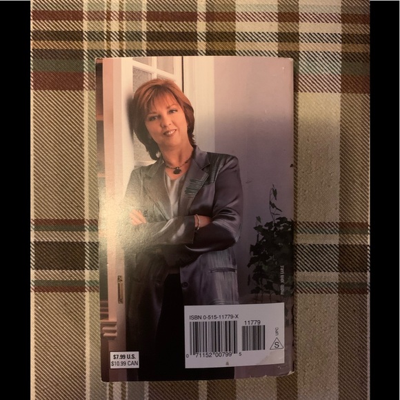 Nora Roberts 4 book bundle - Picture 9 of 13